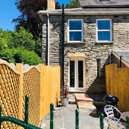 Mount Cottage Newcastle Emlyn Esterno foto