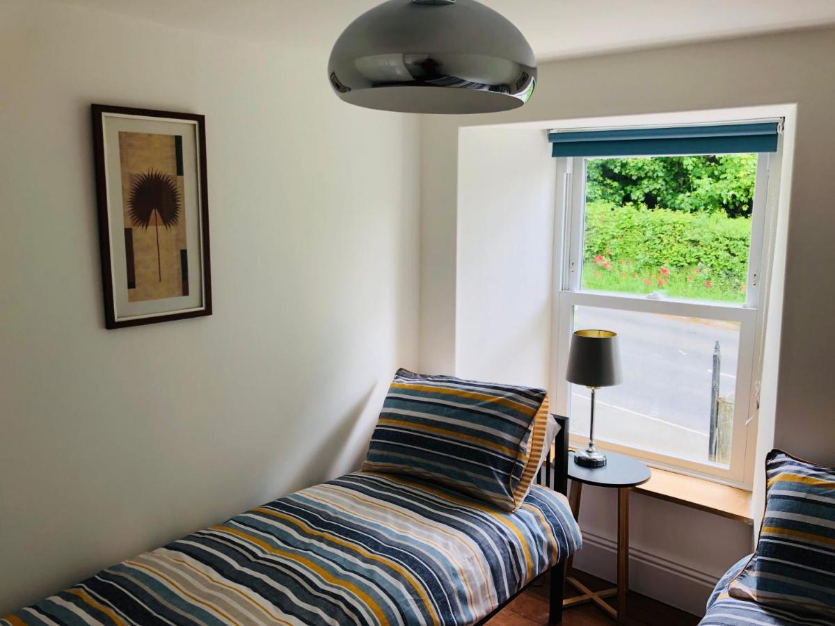 Mount Cottage Newcastle Emlyn Esterno foto