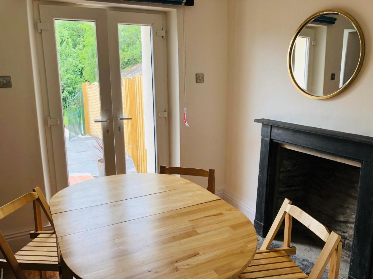 Mount Cottage Newcastle Emlyn Esterno foto