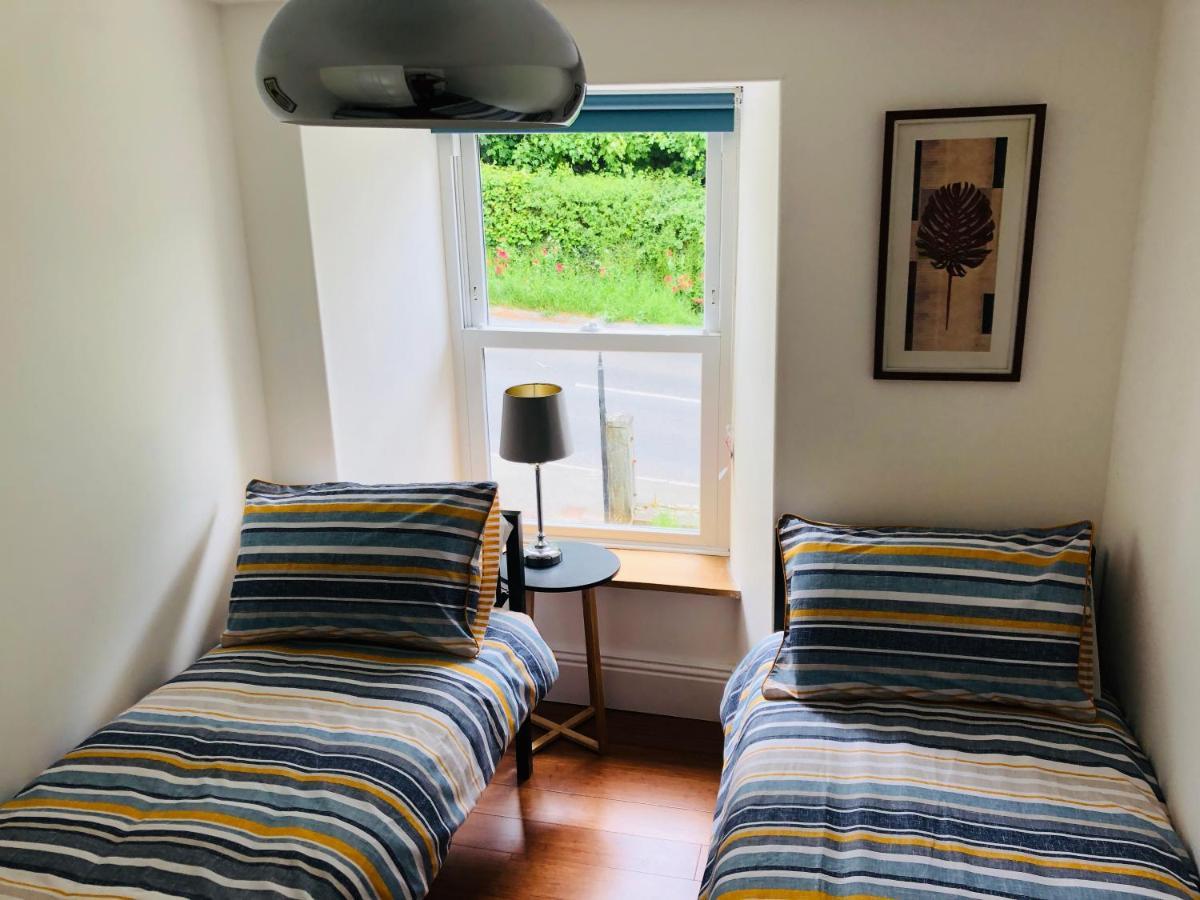 Mount Cottage Newcastle Emlyn Esterno foto